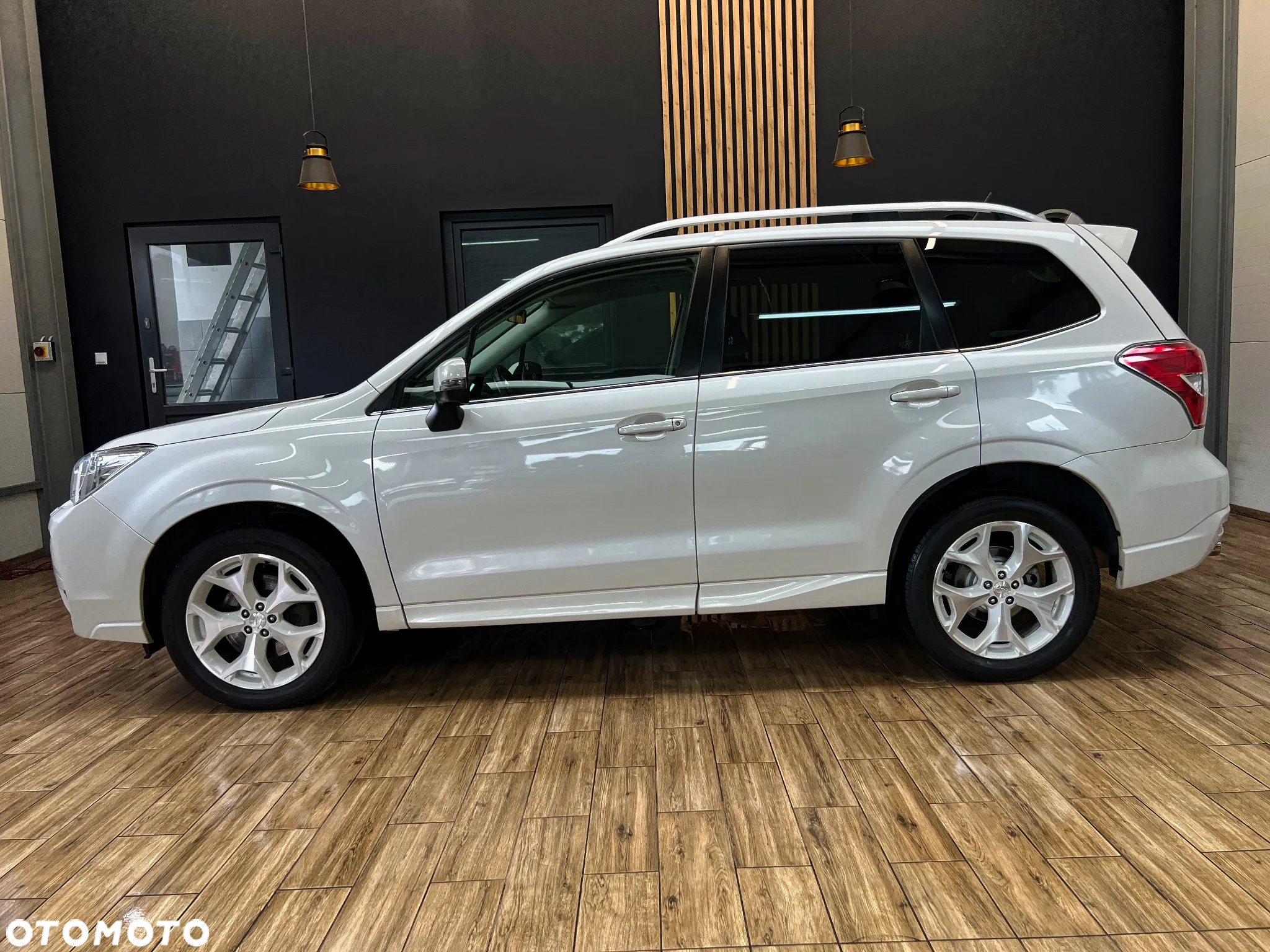 Subaru Forester 2.0XT Platinum Lineartronic - 12
