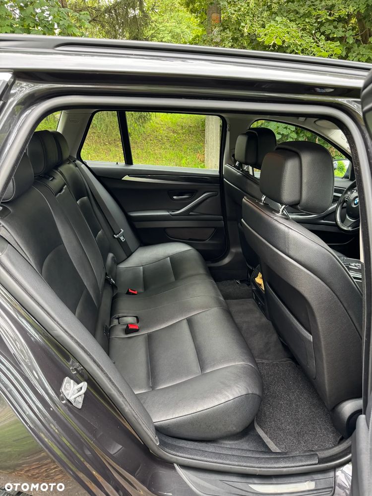 BMW Seria 5 525d xDrive - 10