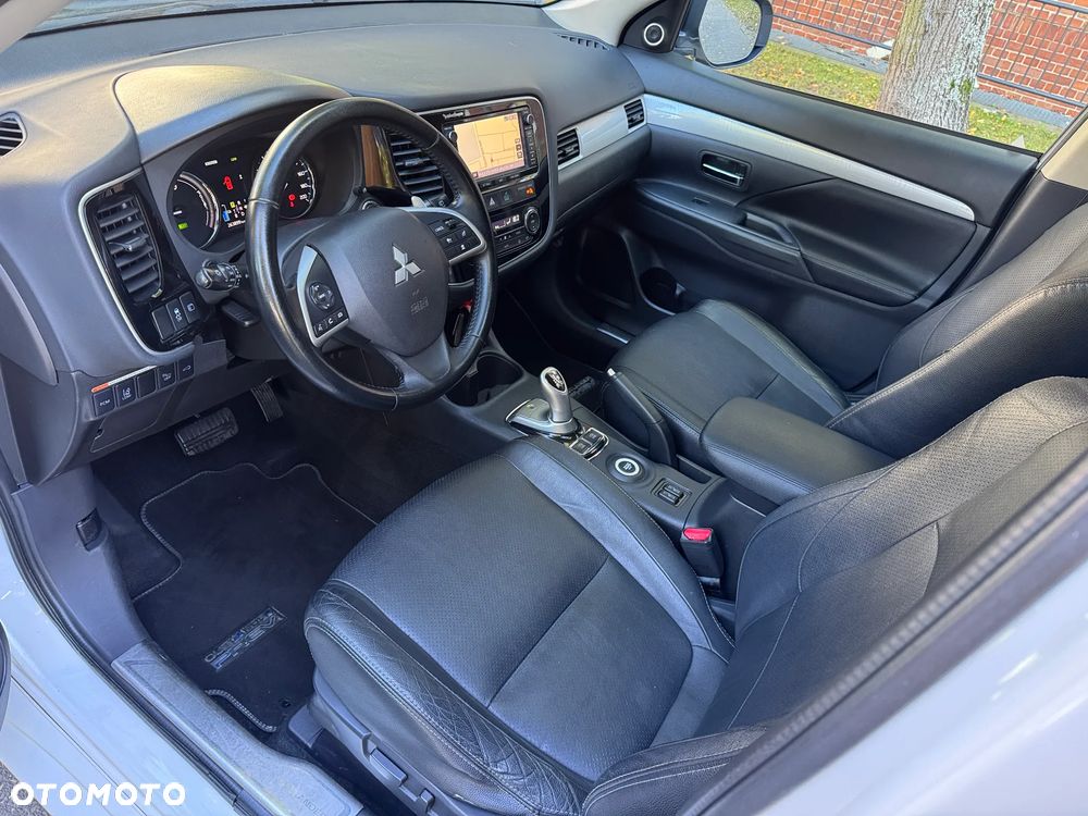 Mitsubishi Outlander PHEV Instyle NAVI + - 12