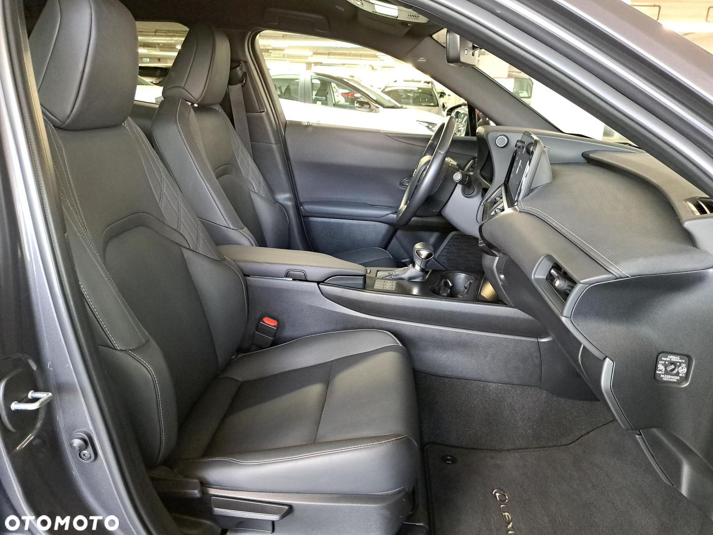 Lexus UX 250h GPF F Sport Design 2WD - 14