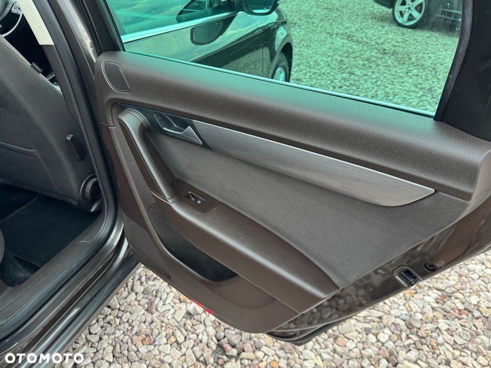 Volkswagen Passat - 16