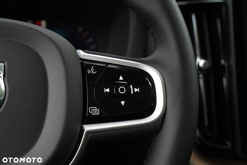 Volvo XC 60 B5 B AWD Ultra Dark - 16