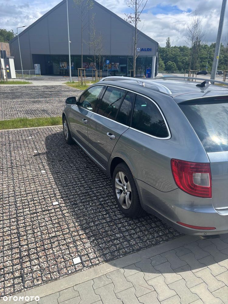 Skoda Superb 2.0 TDI DSG Ambition - 4