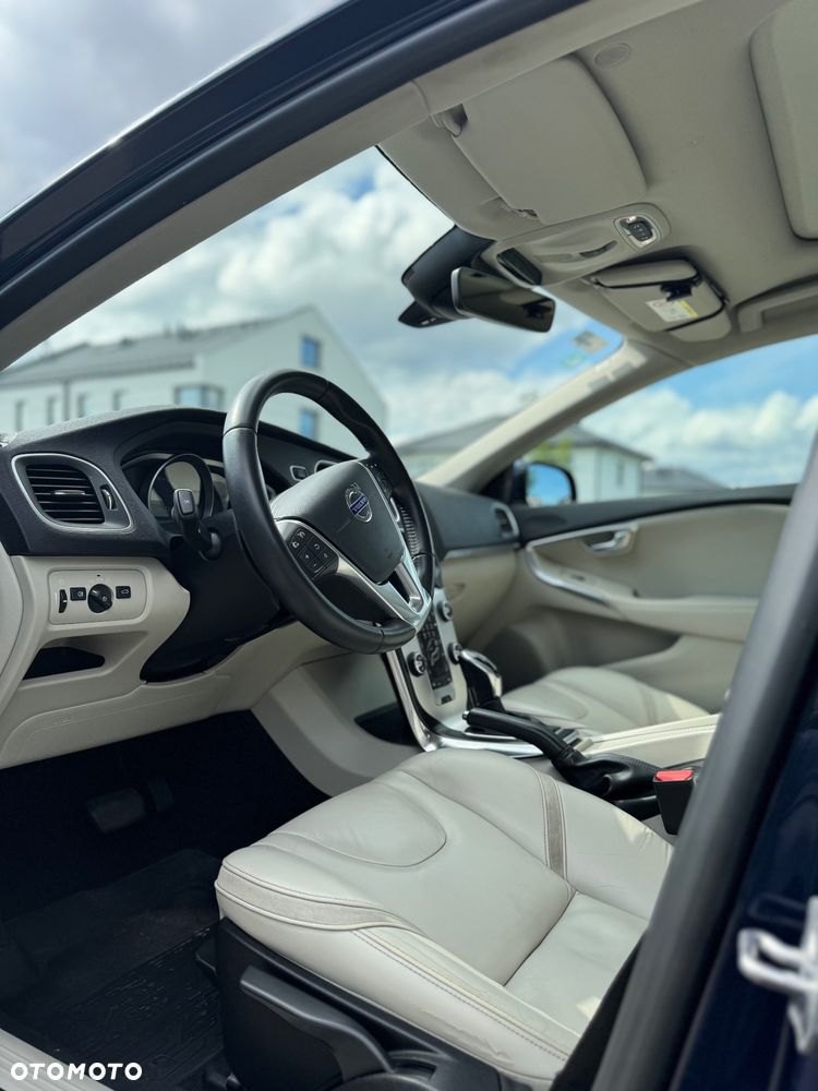 Volvo V40 Cross Country T4 Drive-E Ocean Race - 5
