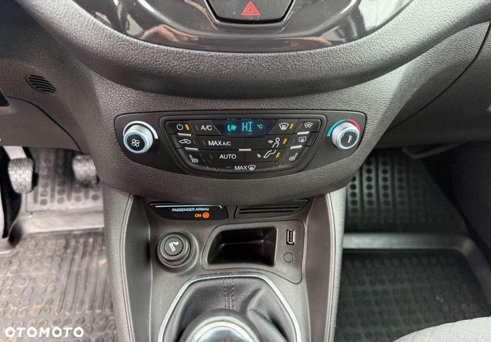 Ford Tourneo Courier - 18