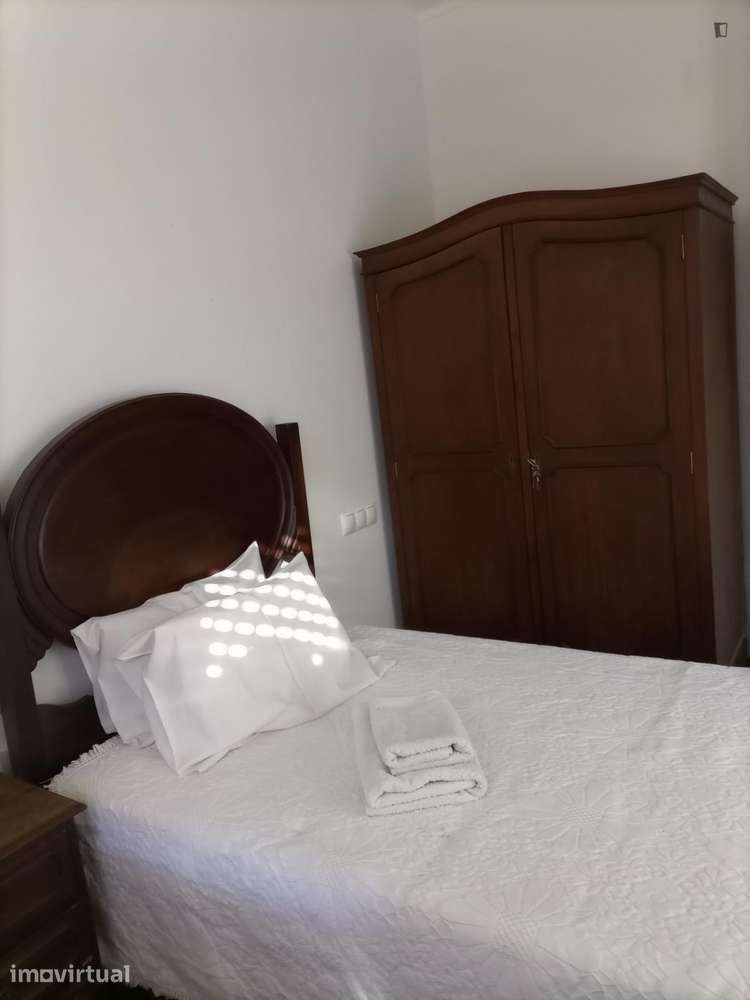 Quarto - localizado em Miragaia Porto - Grande imagem: 5/18