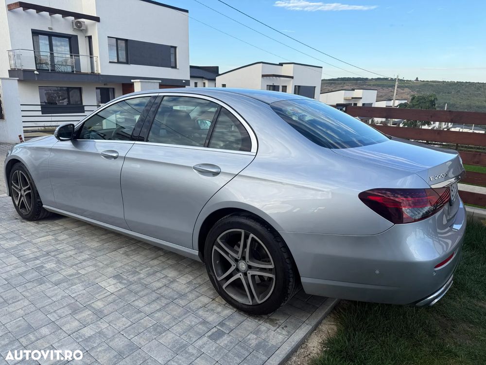 Mercedes-Benz E 220 d 4Matic 9G-TRONIC Exclusive - 10