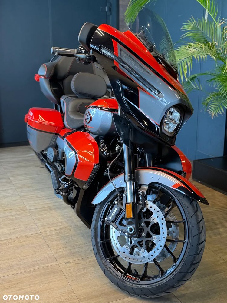 Harley-Davidson CVO Street Glide - 13