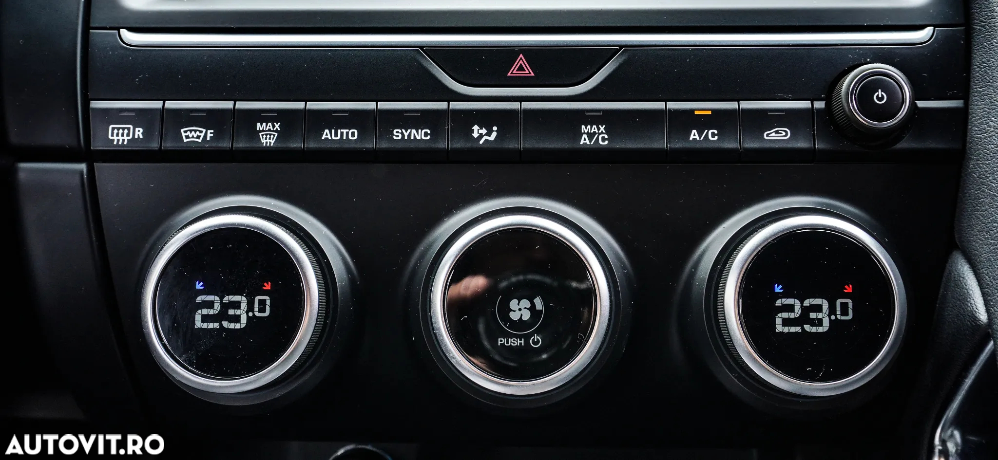 Jaguar E-Pace D240 AWD R-Dynamic S - 22