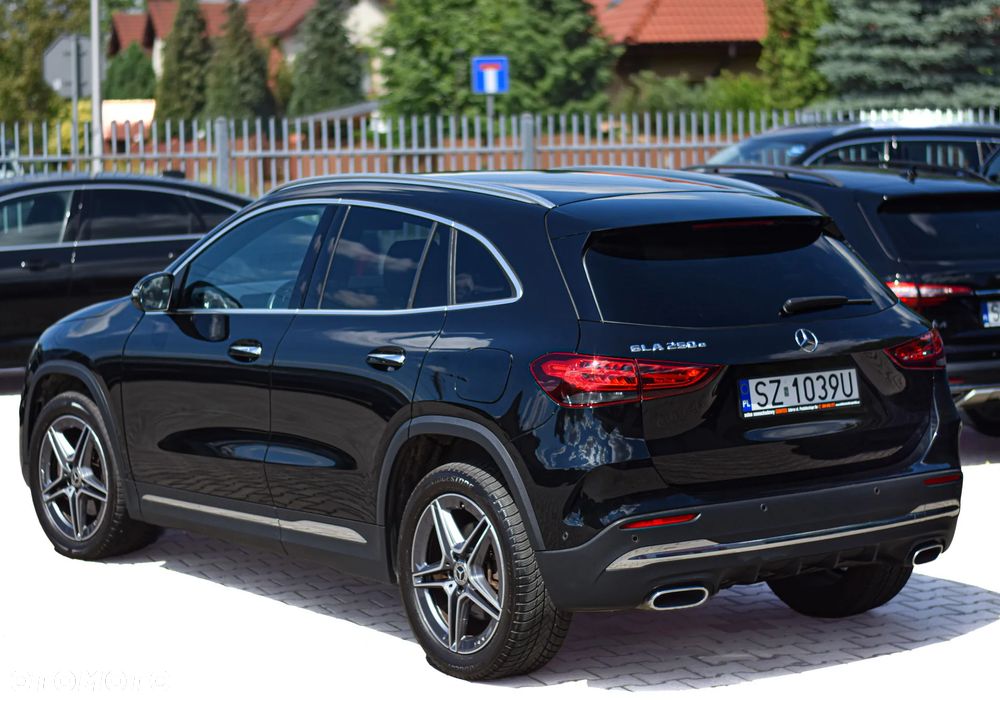 Mercedes-Benz GLA 250 e 8G-DCT AMG Line - 32