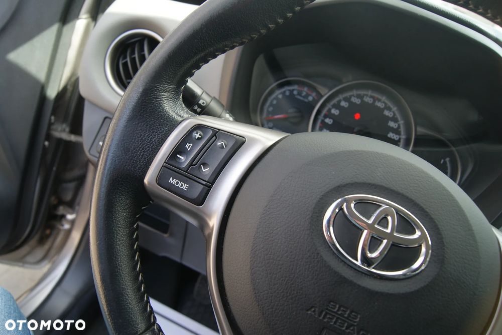 Toyota Yaris 1.33 Premium EU6 - 32