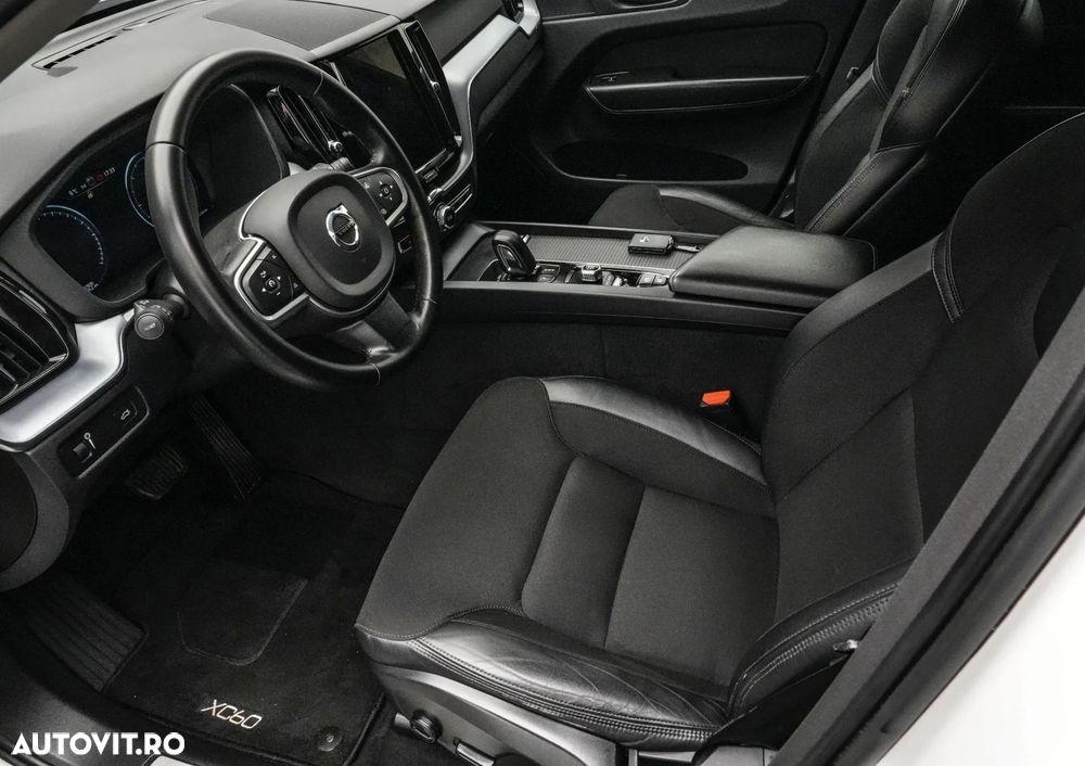 Volvo XC 60 B4 MHEV AT8 AWD Momentum Pro - 12