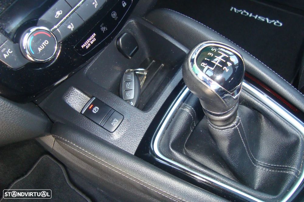 Nissan Qashqai 1.5 dCi N-Connecta J18+Led - 28