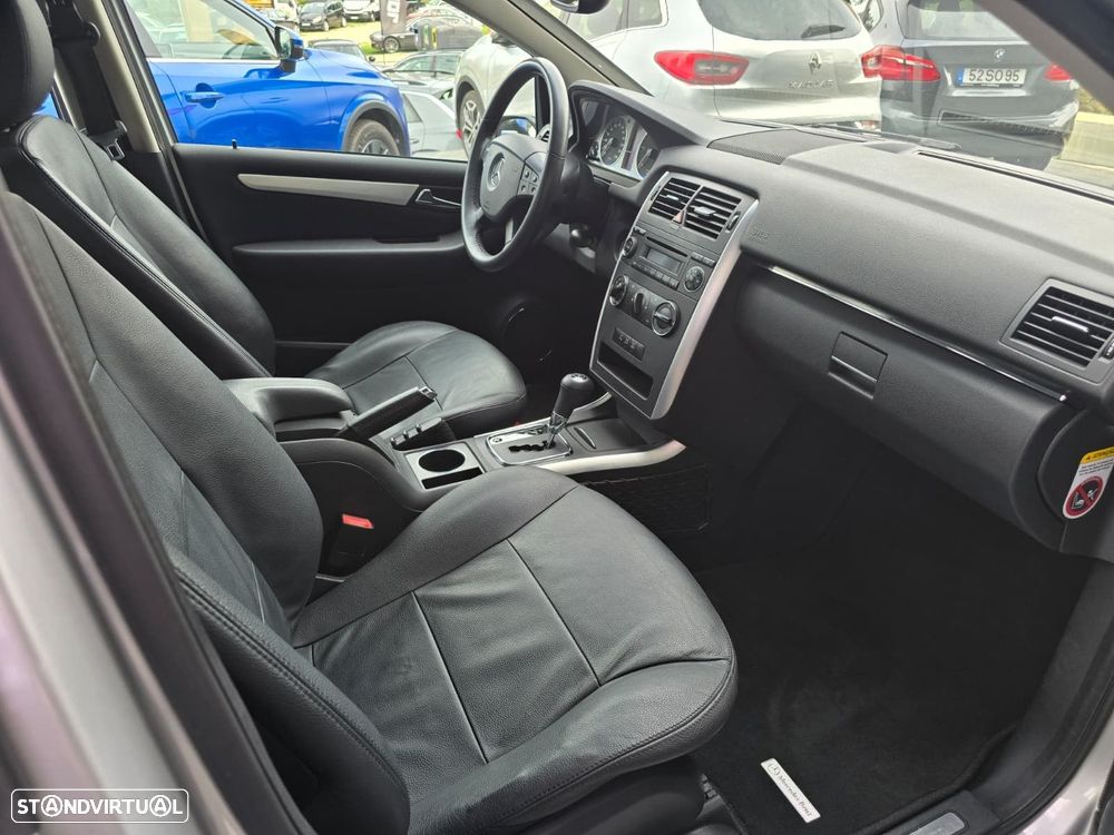 Mercedes-Benz B 180 - 25