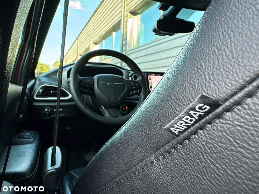 Chrysler Pacifica - 31