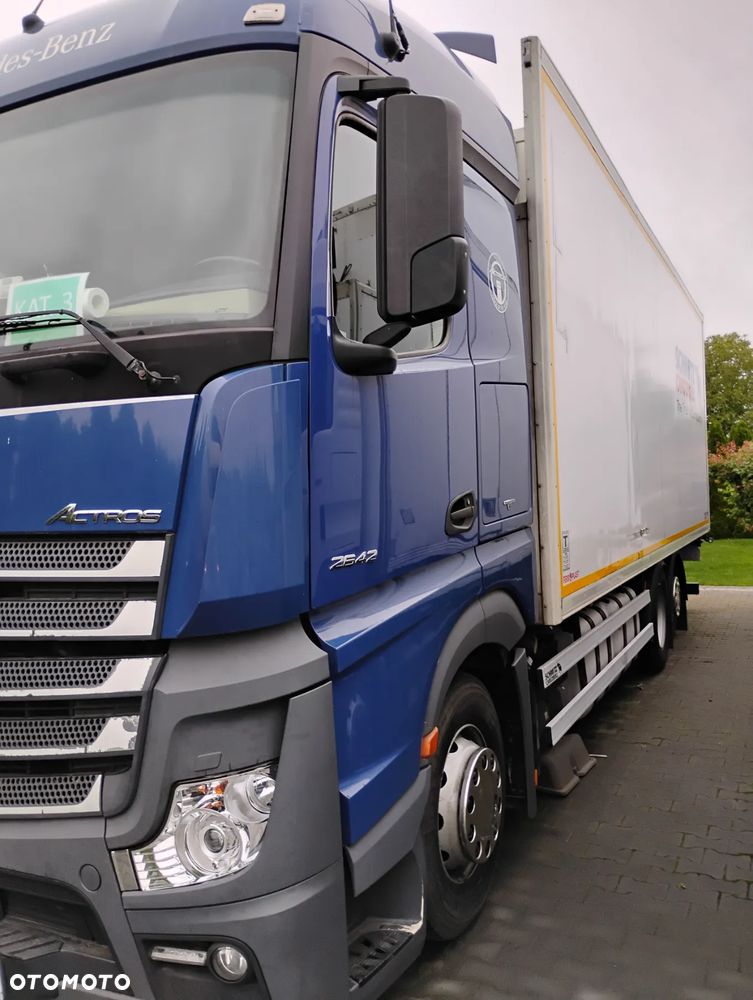 Mercedes-Benz Actros - 3