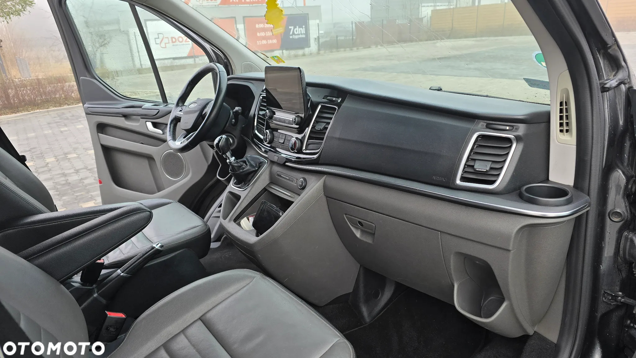 Ford Tourneo Custom - 11