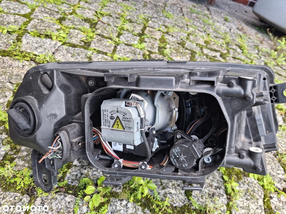 Reflektor xenon Audi A6C6 z Niemiec - 7