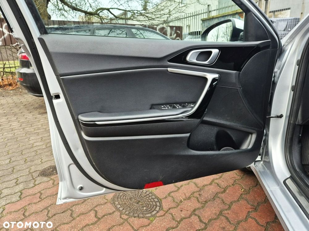 Kia Ceed - 12