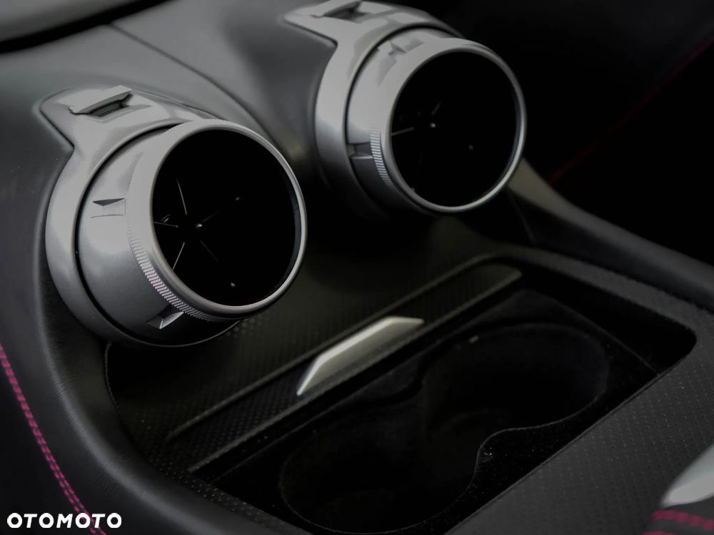 Ferrari GTC4Lusso - 21