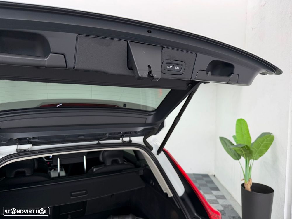 Volvo XC 60 2.0 T6 PHEV Inscription Expression AWD - 23