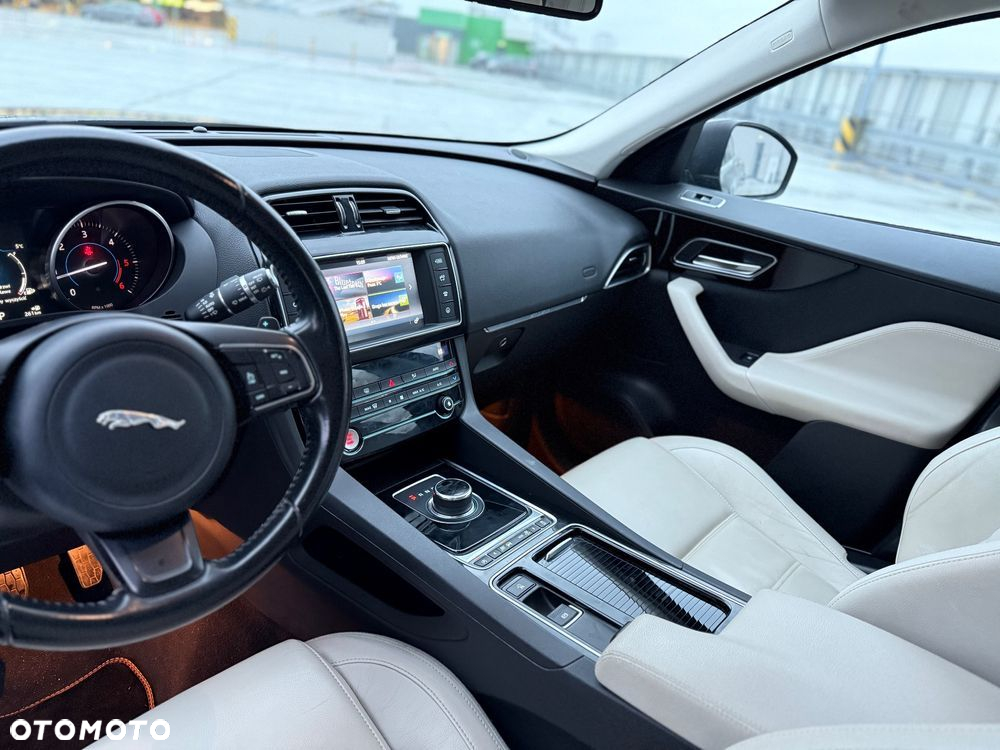 Jaguar F-Pace 20d AWD Prestige - 24