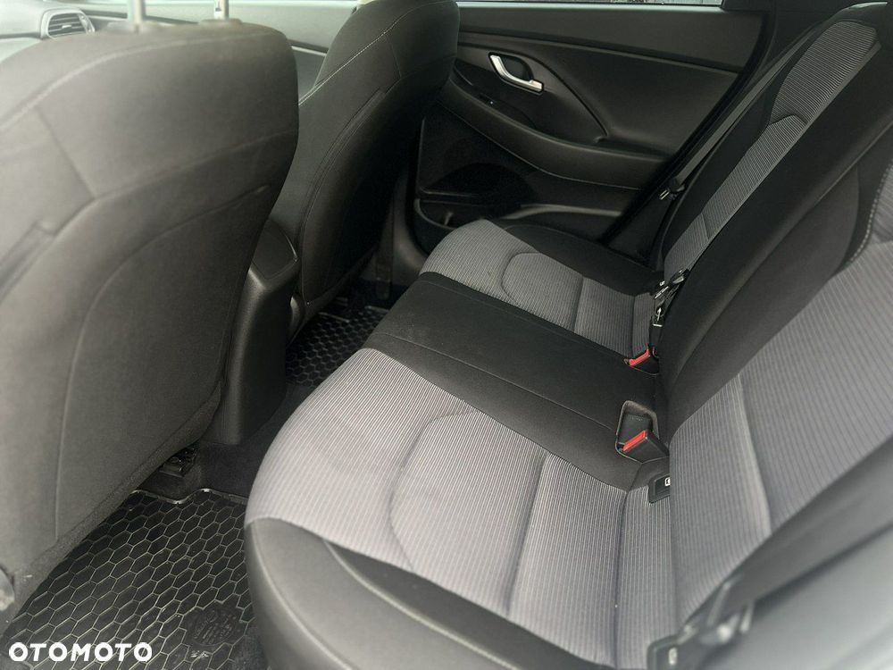 Hyundai i30 1.6 D Classic + - 19