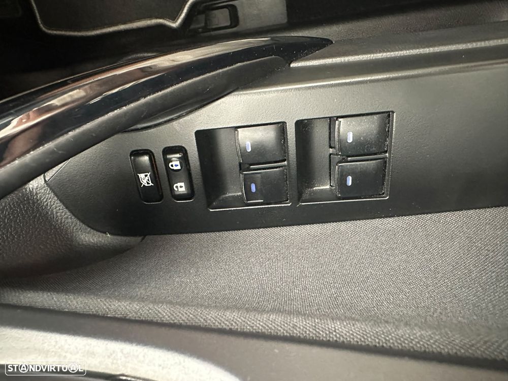 Toyota Auris Touring Sports 1.8 HSD Comfort - 25