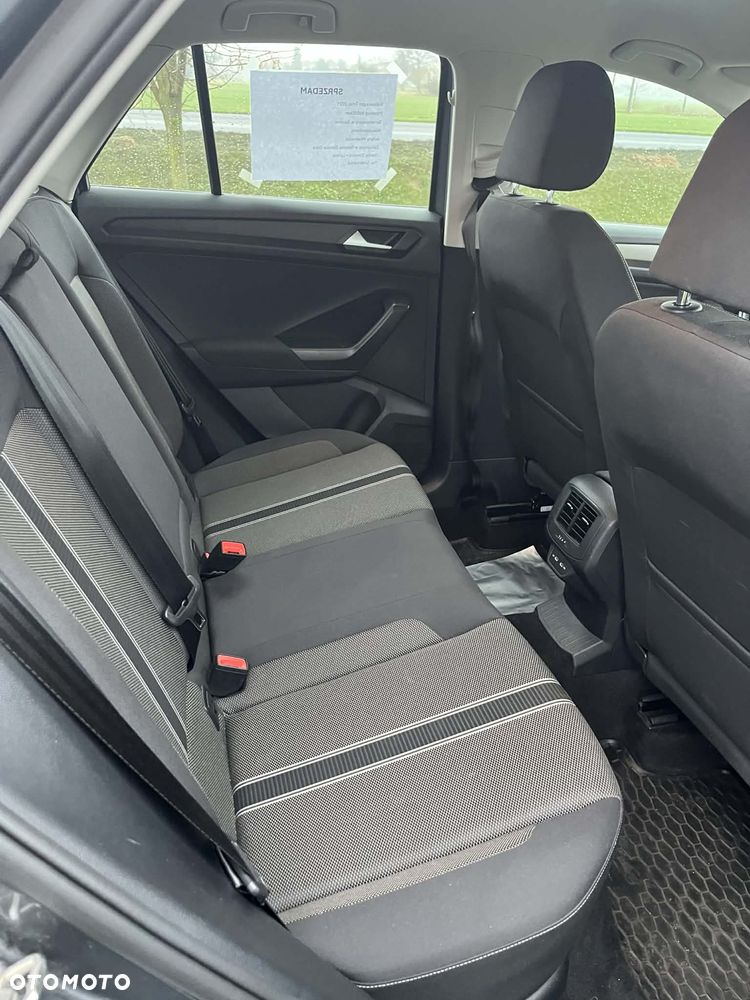 Volkswagen T-Roc - 13