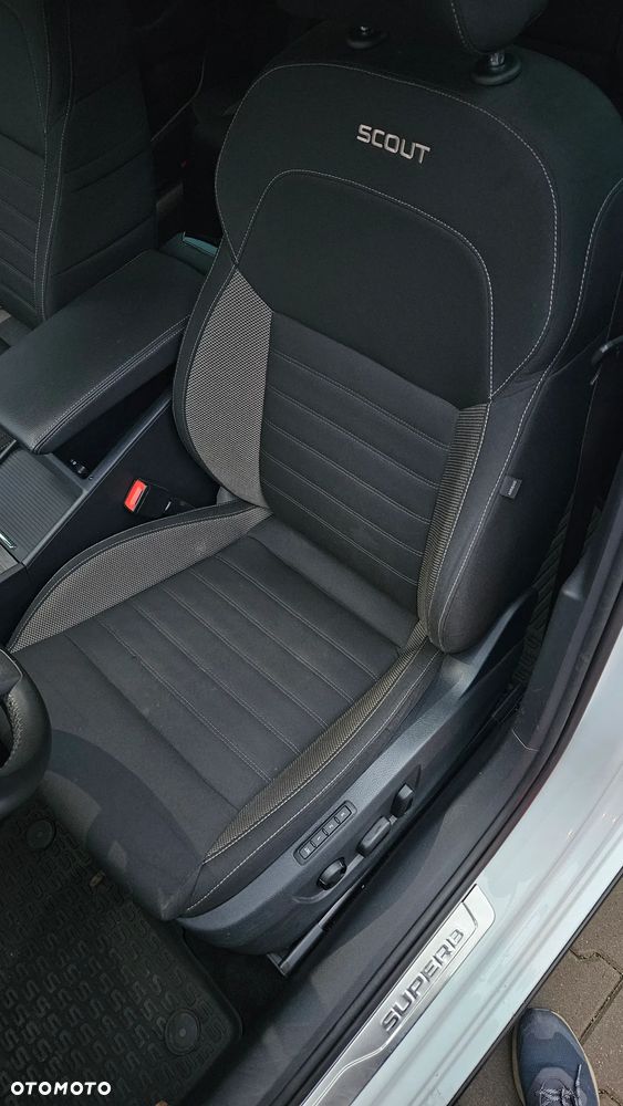 Skoda Superb 2.0 TDI SCR 4x4 Scout DSG - 6