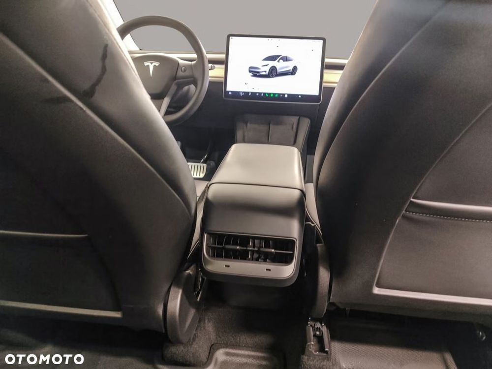 Tesla Model Y Performance Dual Motor AWD - 33
