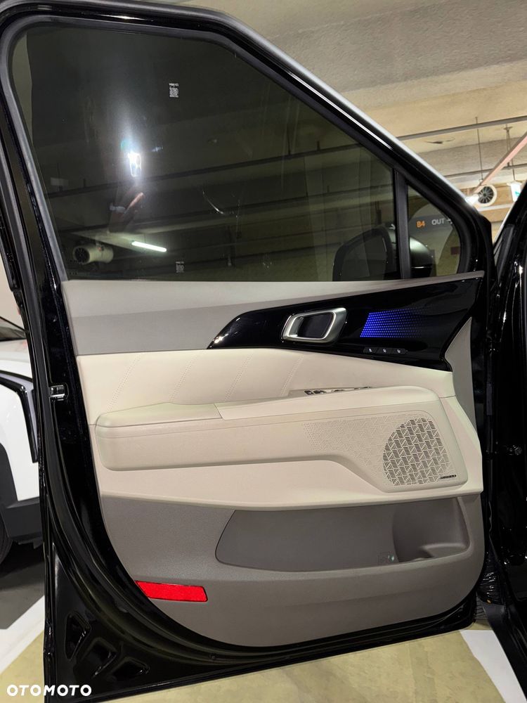 Kia Carnival - 9