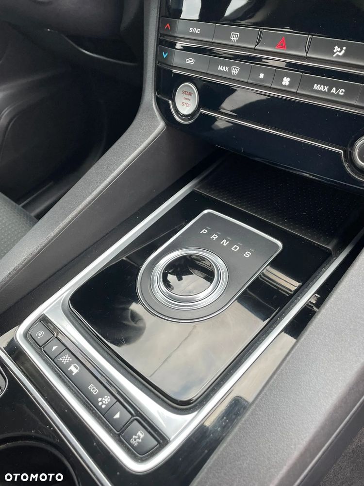 Jaguar F-Pace 20d AWD Prestige - 9