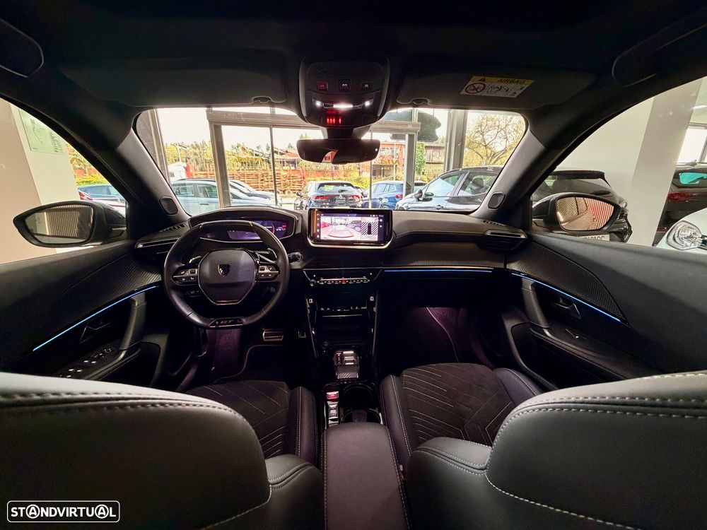 Peugeot 2008 PureTech 130 EAT8 GT - 27