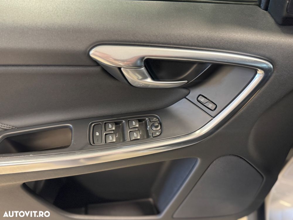 Volvo XC 60 D4 AWD Geartronic Momentum - 19