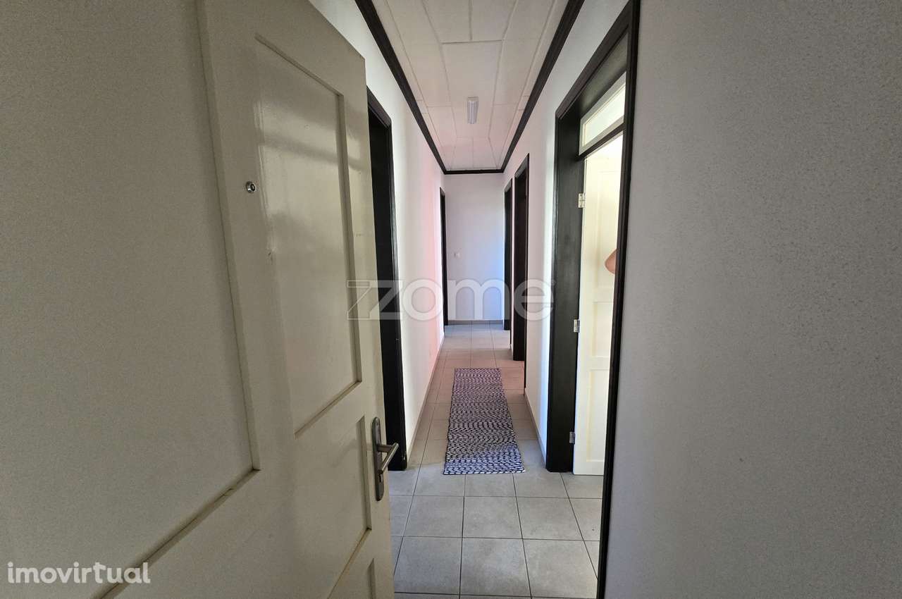 Moradia T3 situada no centro da Vila do Topo, ilha de São Jorge. - Grande imagem: 5/17