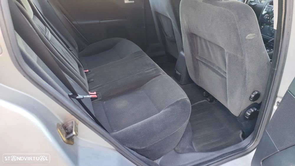 Ford Mondeo SW 2.0 TDdi Ghia - 19