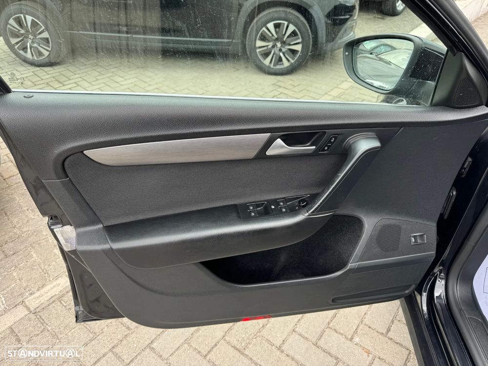 VW Passat Variant 2.0 TDi Highline - 12