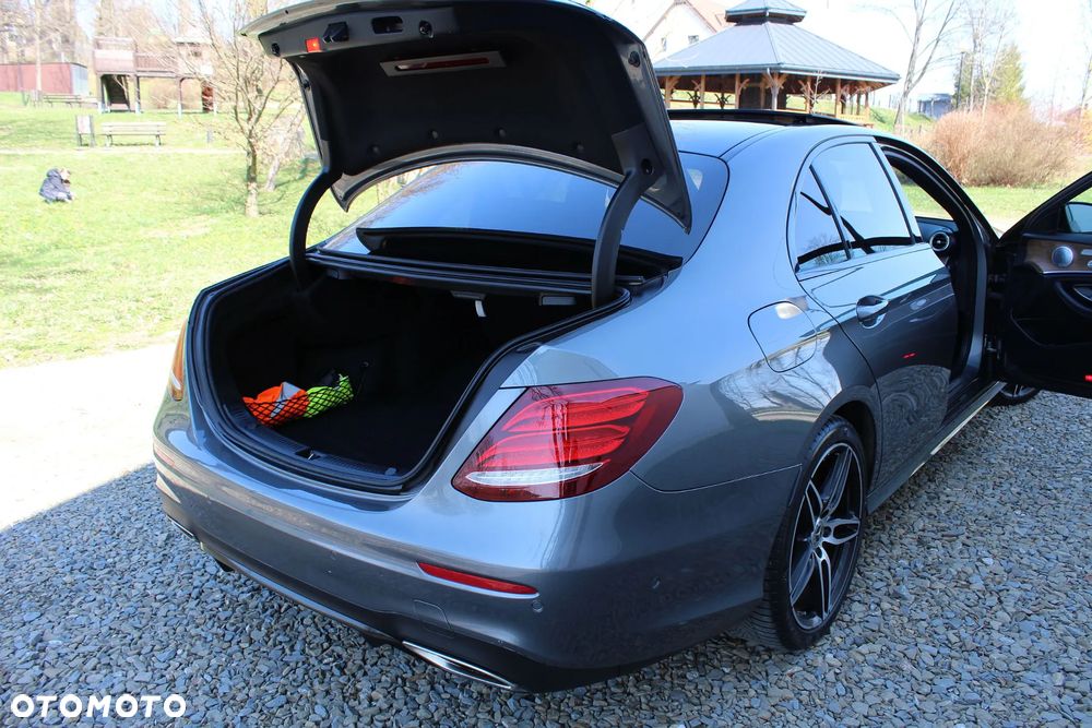 Mercedes-Benz Klasa E 400 4Matic 9G-TRONIC Exclusive - 26