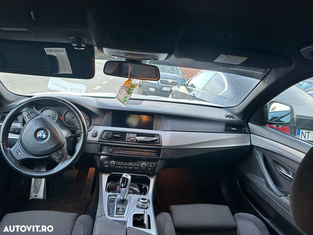 BMW Seria 5 525d xDrive AT - 12