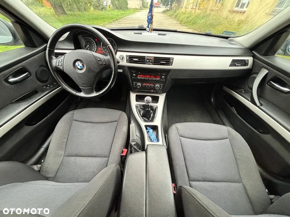 BMW Seria 3 318i - 26