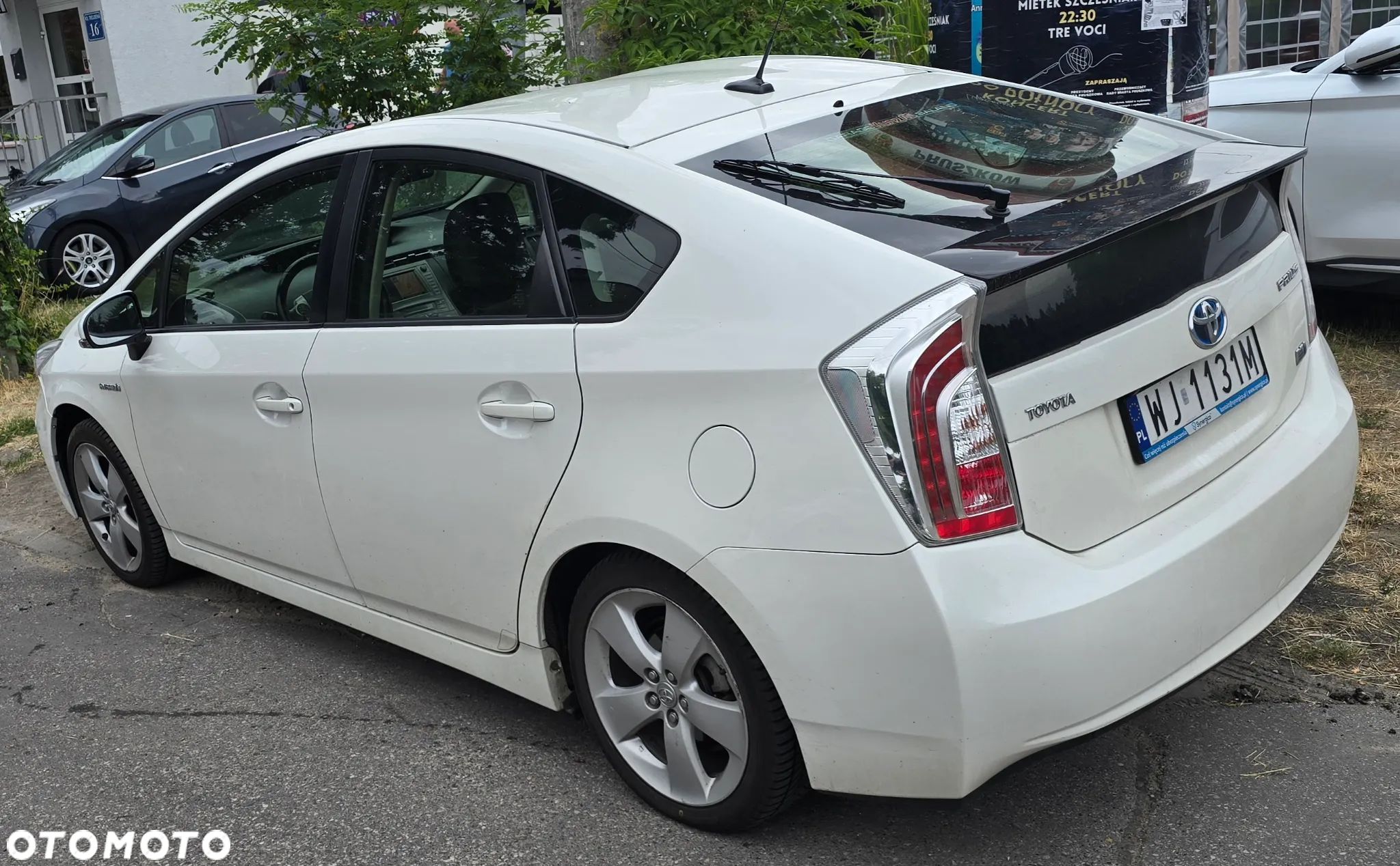 Toyota Prius (Hybrid) - 1