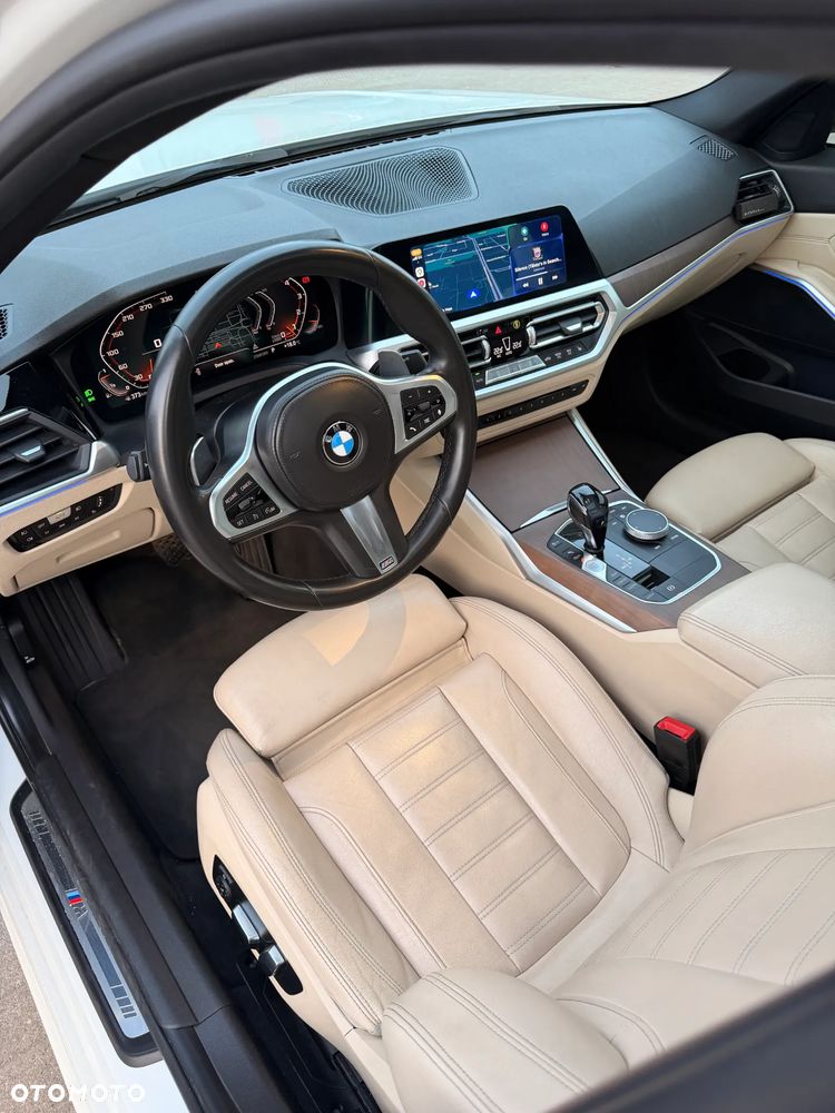 BMW Seria 3 330i M Sport - 14