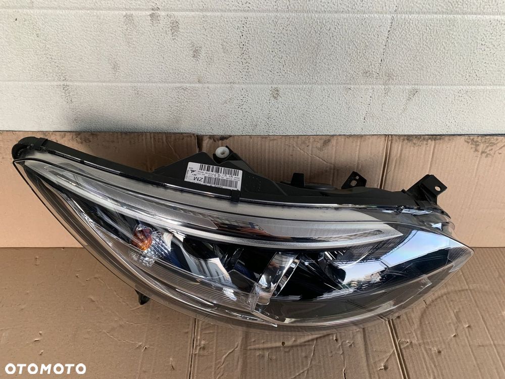 Lampa prawa przednia RENAULT CAPTUR I 1 - 8