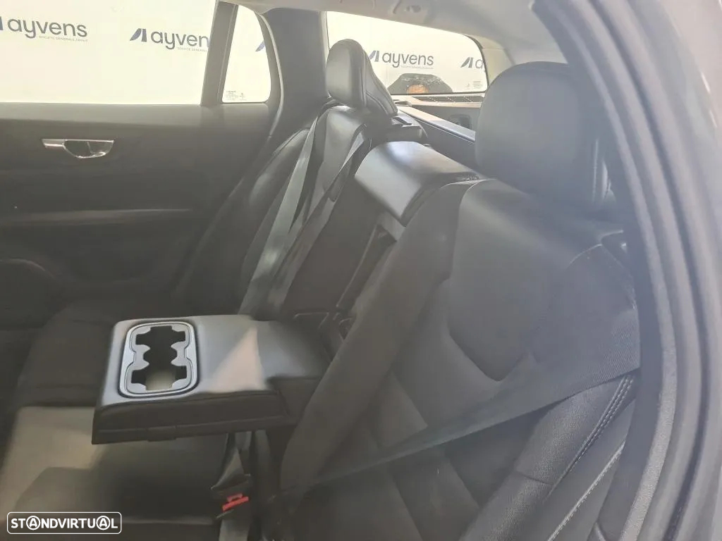 Volvo V60 2.0 T8 AWD TE Momentum Plus - 3