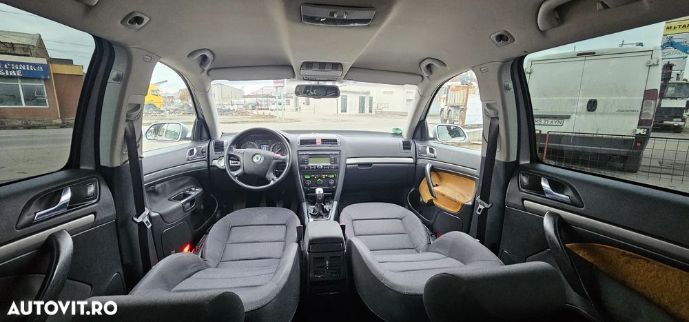 Skoda Octavia 2.0 FSI Ambiente - 11