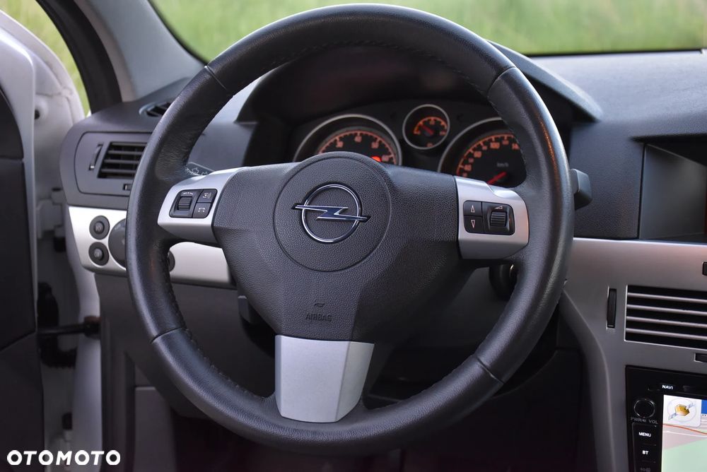 Opel Astra 1.8 Black&White - 21