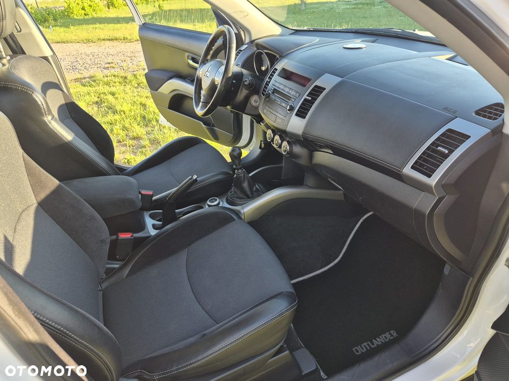 Mitsubishi Outlander - 15