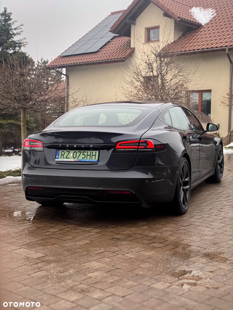 Tesla Model S - 5