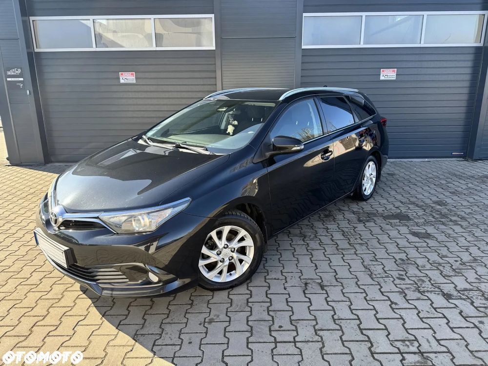 Toyota Auris 1.6 Selection - 1